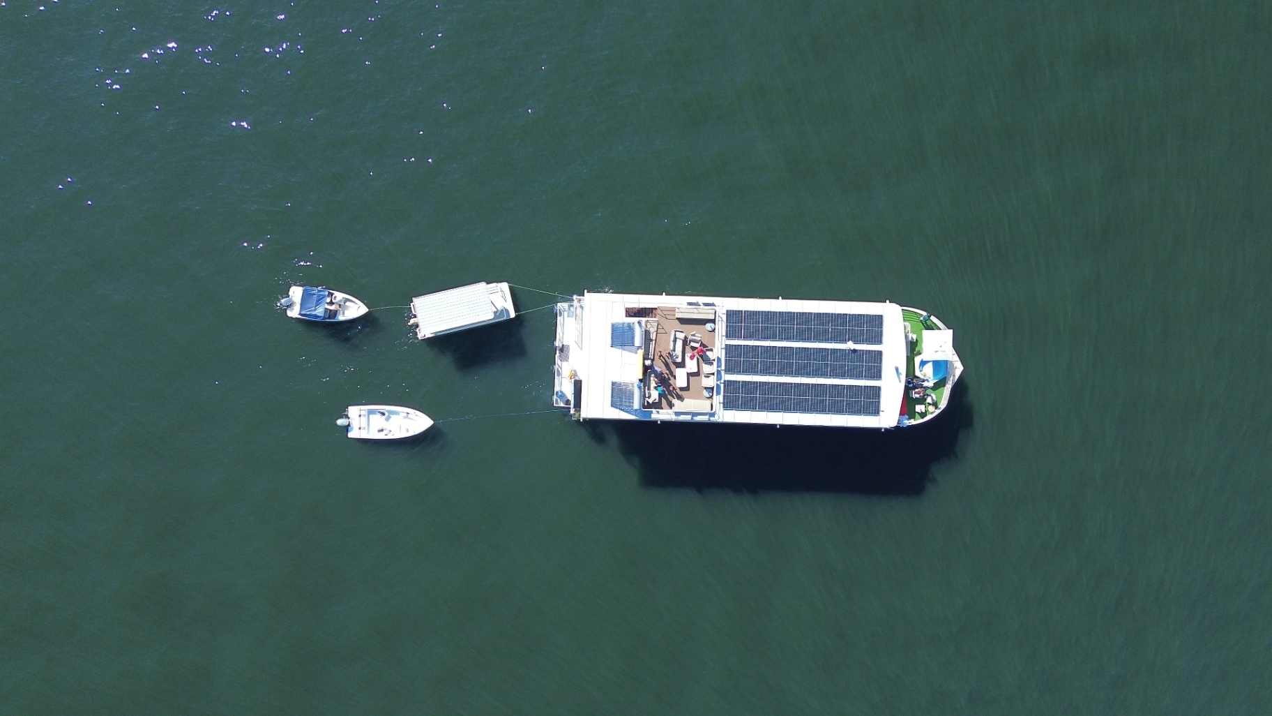 Bird's-eye view of a houseboat